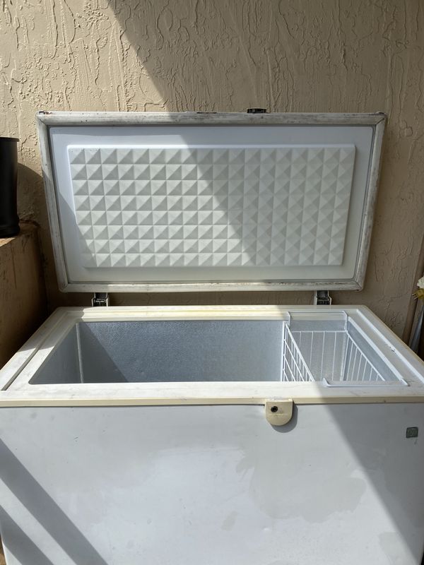 General Electric (GE) Chest Freezer for Sale in Fort Lauderdale, FL
