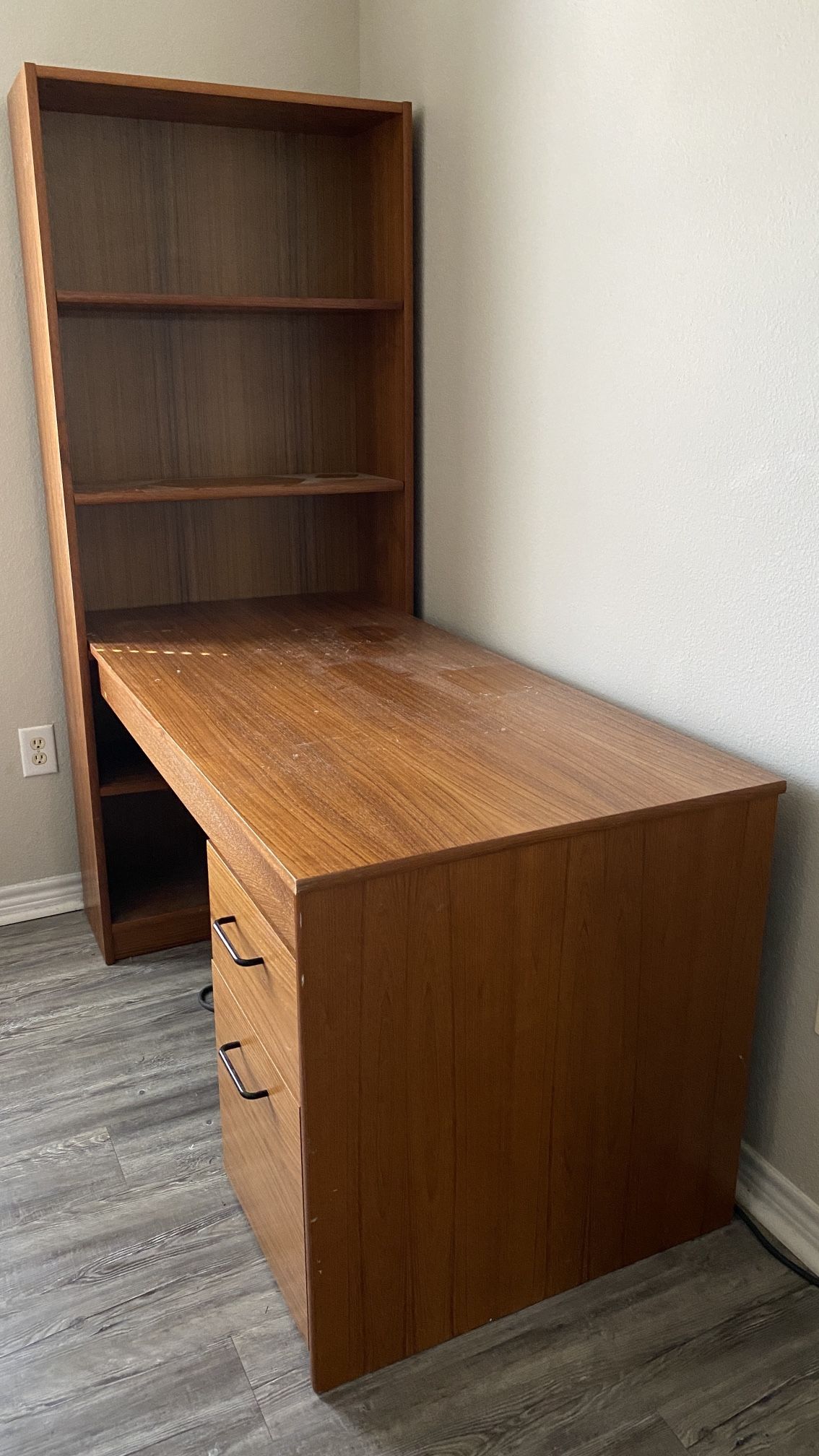 Desk/bookshelf Combo
