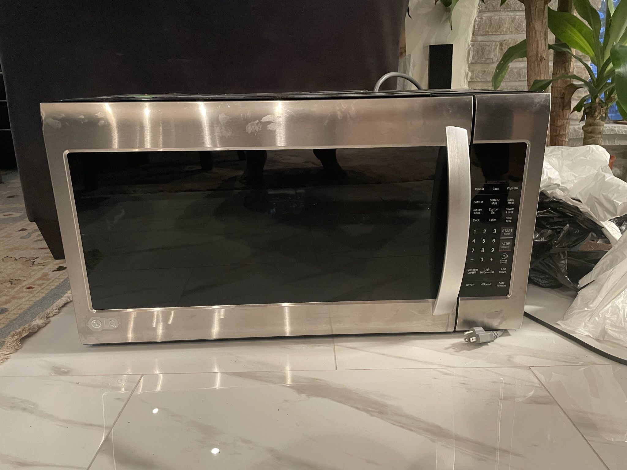 LG Large Microwave 