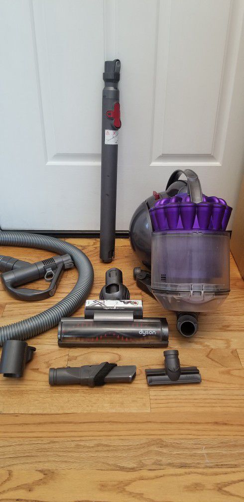 NEW cond DYSON ANIMAL BIG BALL VACUUM WITH COMPLETE ATTACHMENTS  , AMAZING POWER SUCTION  , WORKS EXCELLENT  , IN THE BOX 