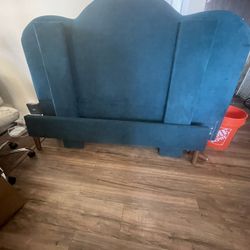 Queen Size Headboard & Footboard w/Rails