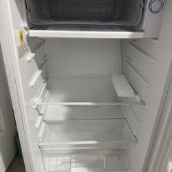Upstream Mini Fridge With Small Freezer 
