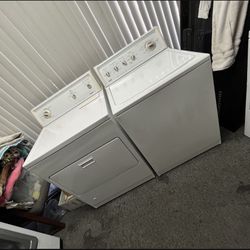 KENMORE LAUNDRY SET WASHER AND GAS DRYER 