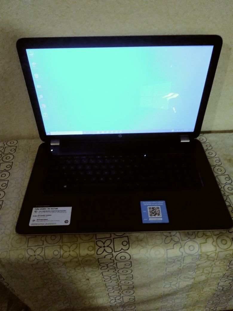 HP Pavilion 17-e137cl Notebook PC, AMD A8-5550 M, 8 GB Ram, 1TB HDD