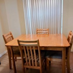 Kitchen Table With Built In Leaf And 4 Chairs
