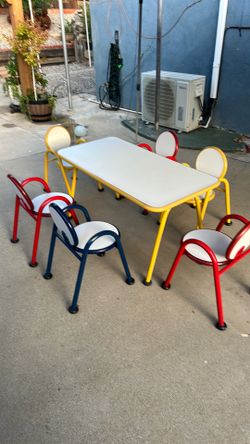Kids table and 6 chairs