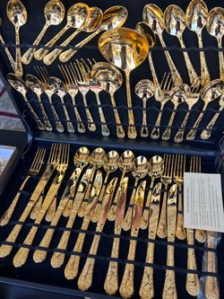 Gold silverware set