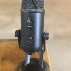 Blue Yeti USB Microphone - Blackout Edition
