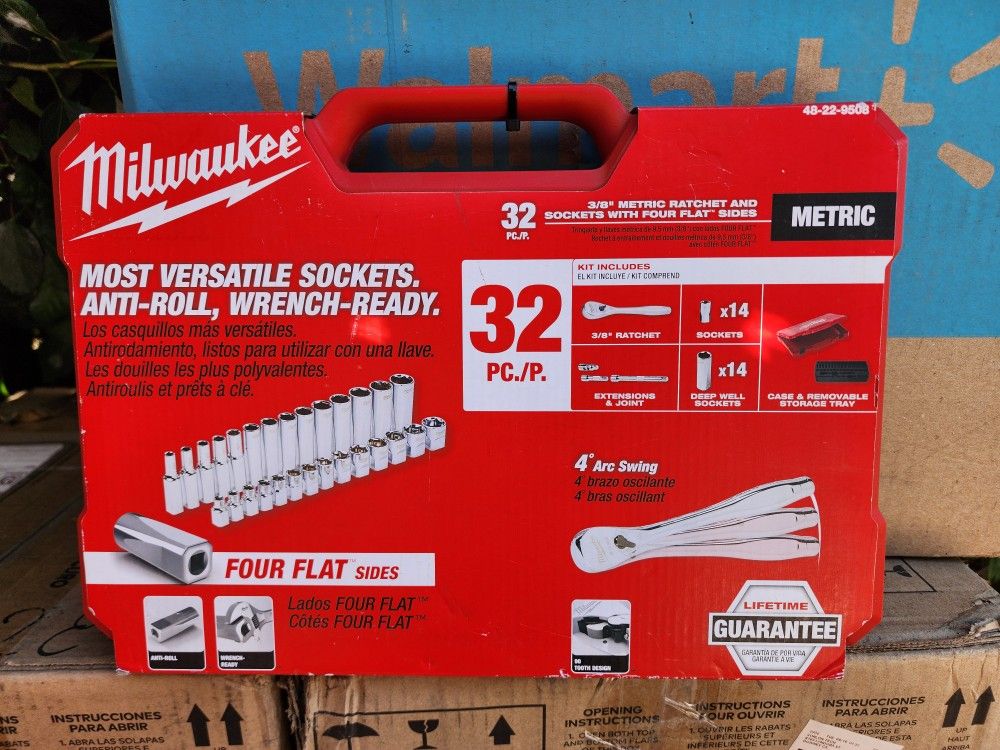 Milwaukee 32pc 3/8 in. Drive Metric Ratchet & Socket Mechanics Tool Set (32-Piece, New, Firm, Fijo, NADA MENOS)