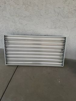 4ft 8-Bulb T5 HO Grow Light Fixture – good Condition