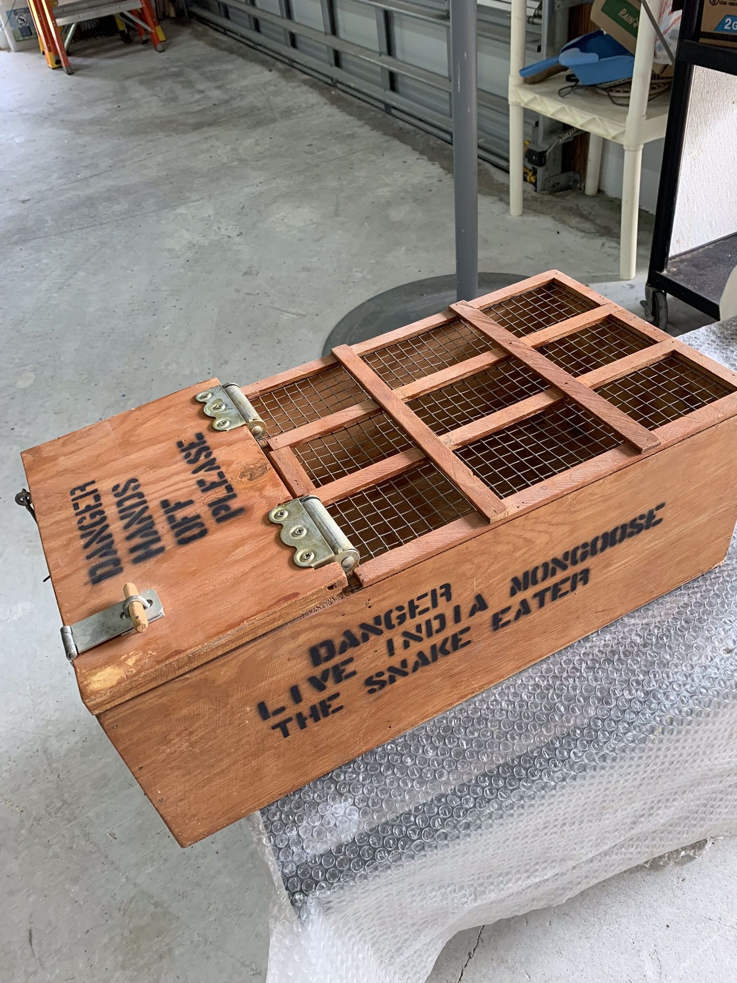 Fun Prank Mongoose box/snake eater