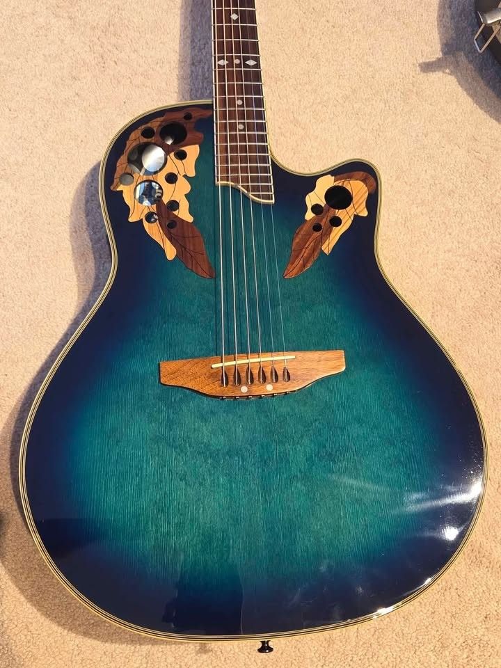 Ovation Celebrity Deluxe Accoustic Guitar