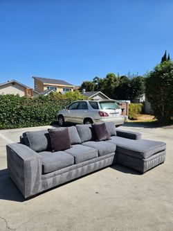 Like New Gray Sectional Sofa 💥 Free Delivery 💥