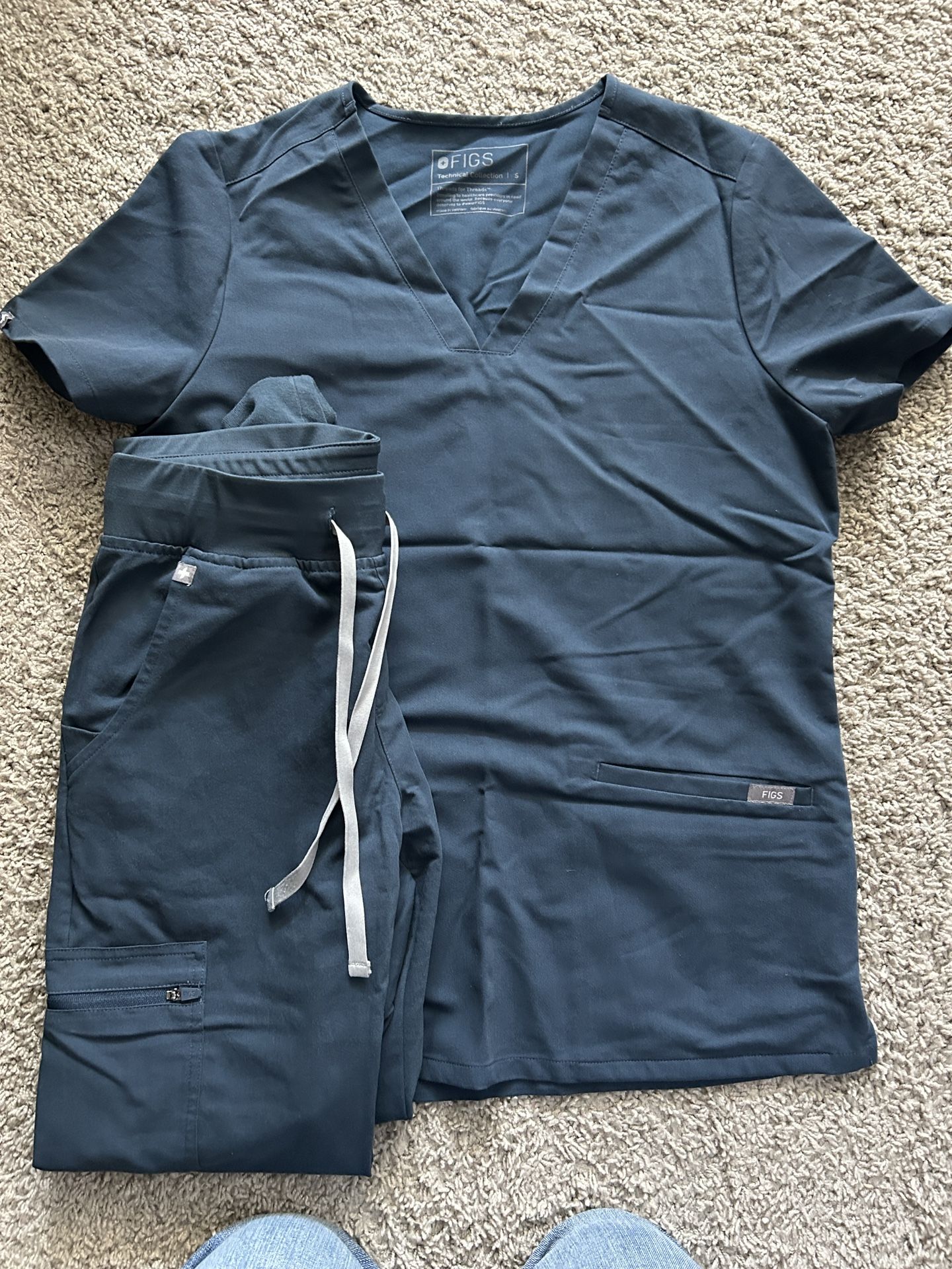 Dark Harbor Figs Scrubs Set