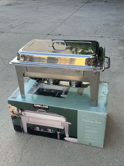 Kirkland Signature 9-quart chafing dish is constructed from stainless steel for durable catering