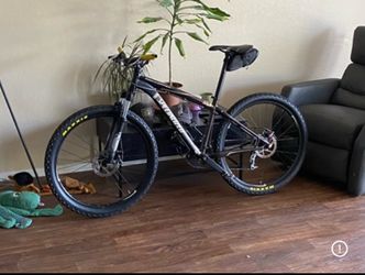 Specialized Rockhopper M4 Mountain Bike