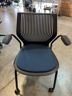 KNOLL MultiGeneration Stacking Base Office Chair - Retail: $850