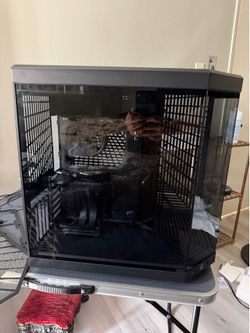 Hyte y70 case MINT CONDITION