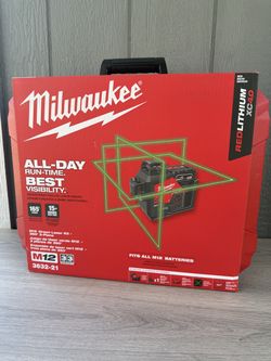 Milwaukee M12 12-Volt Lithium-Ion Cordless Green 250 ft. 3-Plane Laser Level Kit with One 4.0 Ah Battery, Charger and Case
