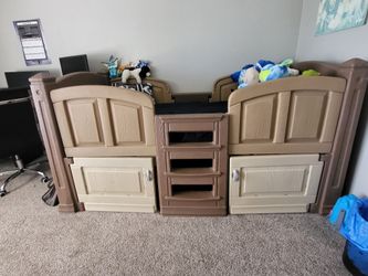 Kids Twin Castle Bed W/Storage