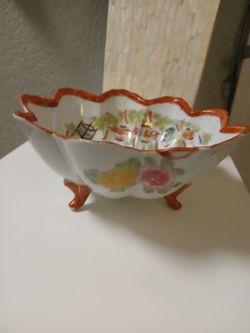 Antique 3 footed Japanese hand painted bowl