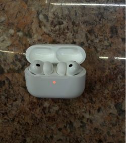 Apple AirPods Pro 3 with Charging Case