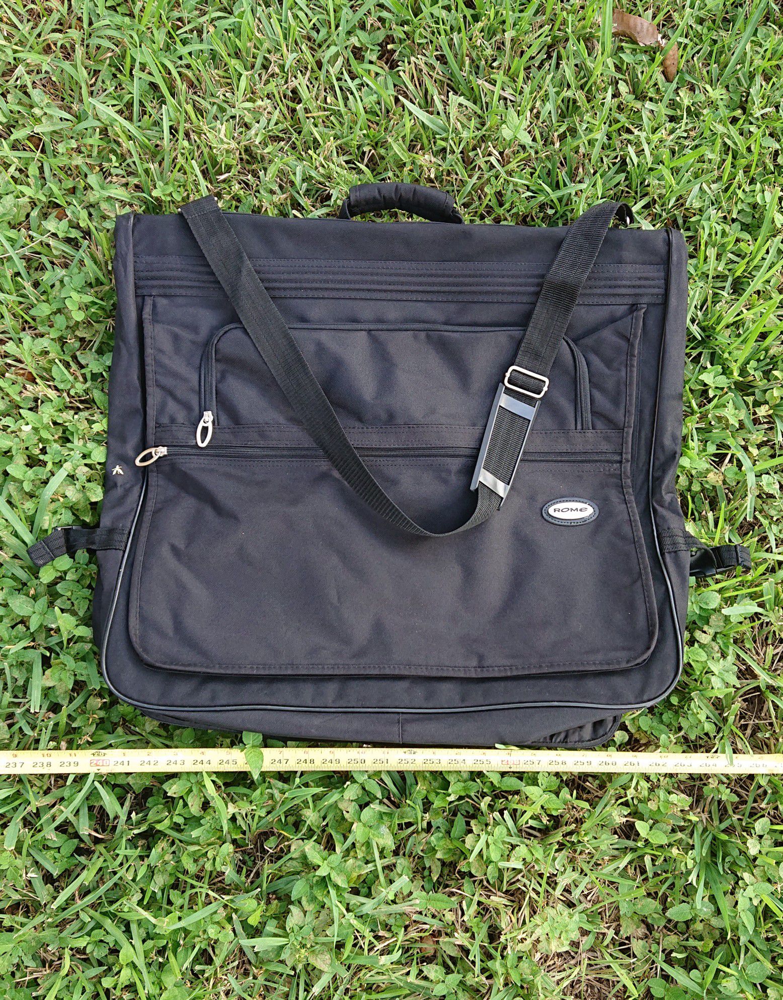 Travel Garment Bag. Black suitbag. Lockable Suit case