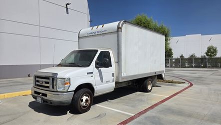 2010 Ford E350 Super Duty box truck