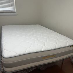 HOMAVO QUEEN MATTRESS - USED LIKE NEW 