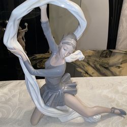Lladro Ballerina Figurine - Made in Spain 