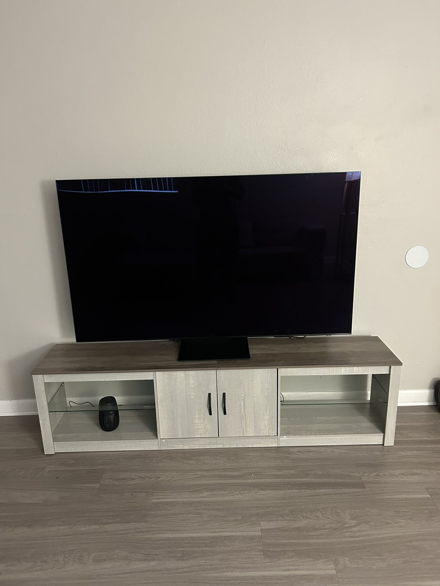 65 Inch Samsung S90C OLED like New (tv Stand and Desk Included