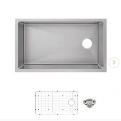 Glacier Bay
Tight Radius 31 in. Undermount Single Bowl 18 Gauge Stainless Steel Kitchen Sink with Accessories