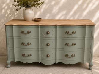 Willow Crest Serpentine Dresser
