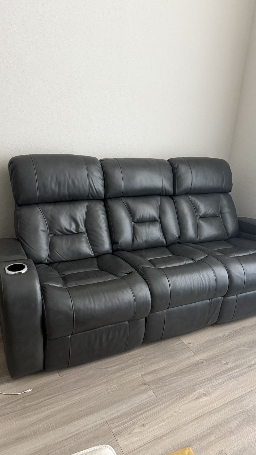 Reclinable Sofa