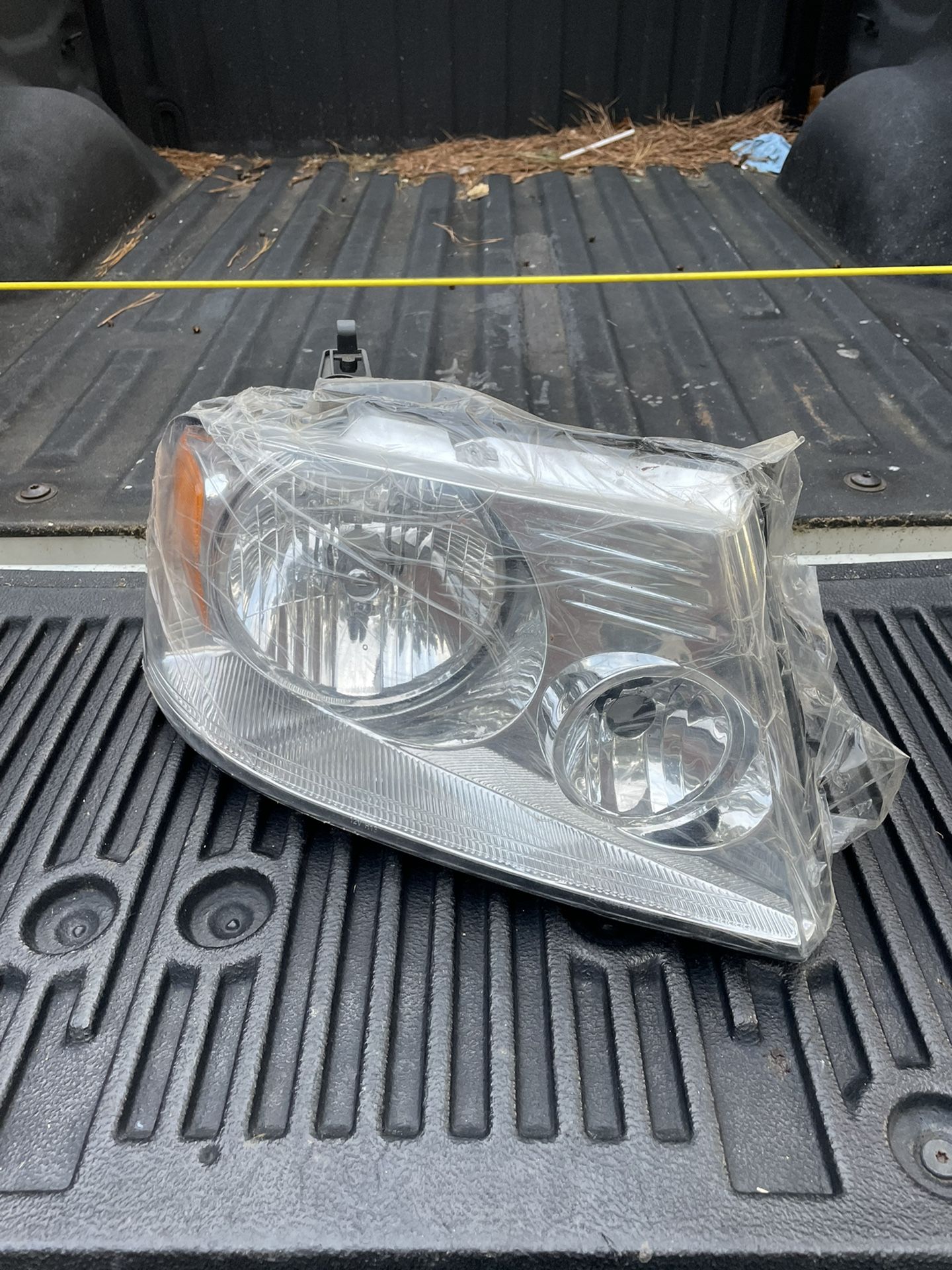 Headlight For A 04-08 F-150
