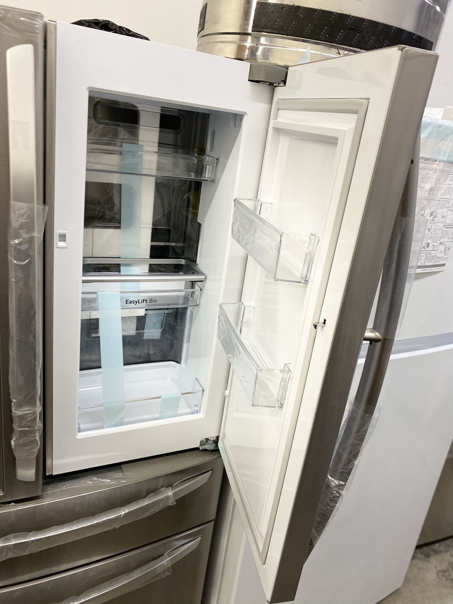 NEW ! 29.5 CU FT LG 4 DOOR REFRIGERATOR IN STAINLESS STEEL WITH ICE/WATER DISPENSER & SHOW CASE DOOR