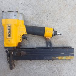 DEWALT CROWN LATHING STAPLER 