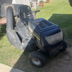 2003 YARD MACHINE MOWER BAGGER AND TRAILER