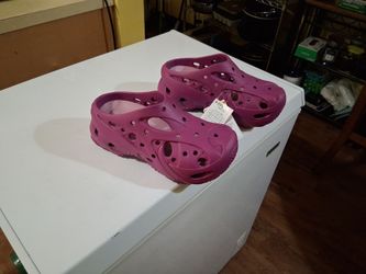 Women's Crocs caged Size 9 purple brand new
