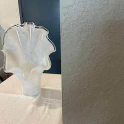 Milano White Swirled Calm She’ll Vase