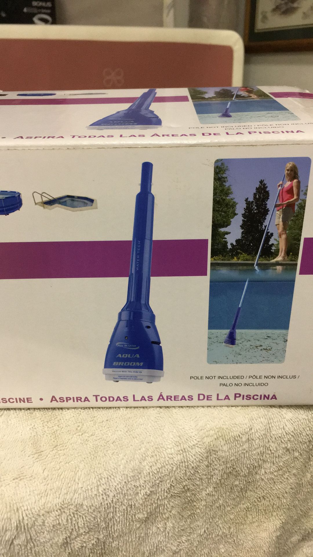 Cordless pool and spa vacuum
