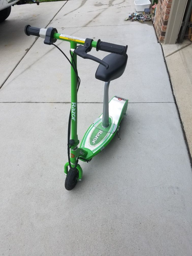 Razor E200 electric scooter w/ optional seat.