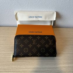 Brown Woman’s Zipper Wallet