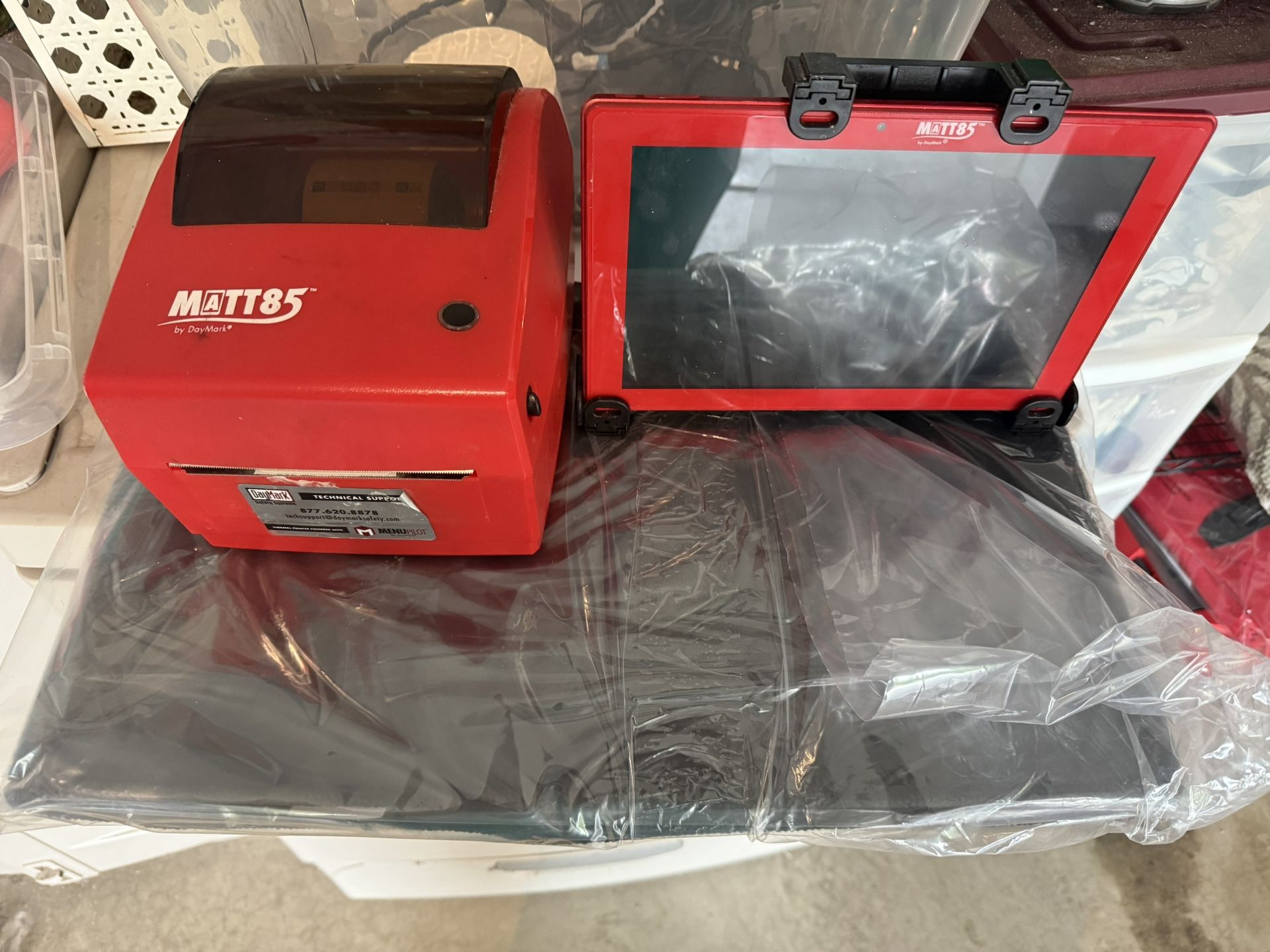 Matt 85 food service label, printer with roll of labels