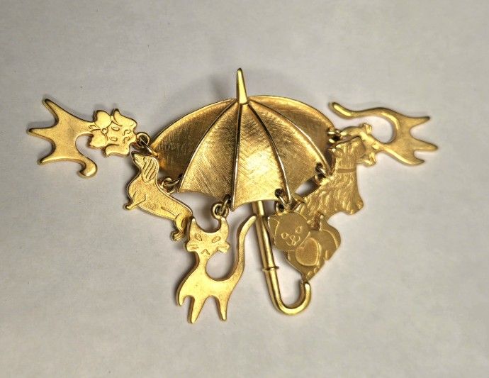Goldtone Umbrella Raining Cats And Dogs Charm Brooch  