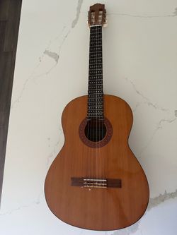 Yamaha C40 Guitar with Case and Holder