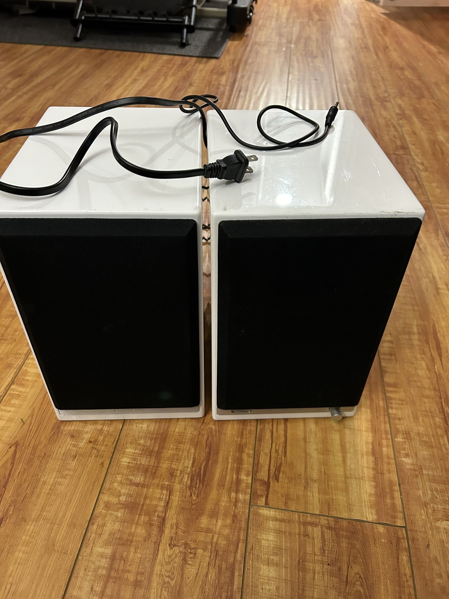 Audioengine HD6 – Powered Bluetooth Speakers – White – Excellent Condition