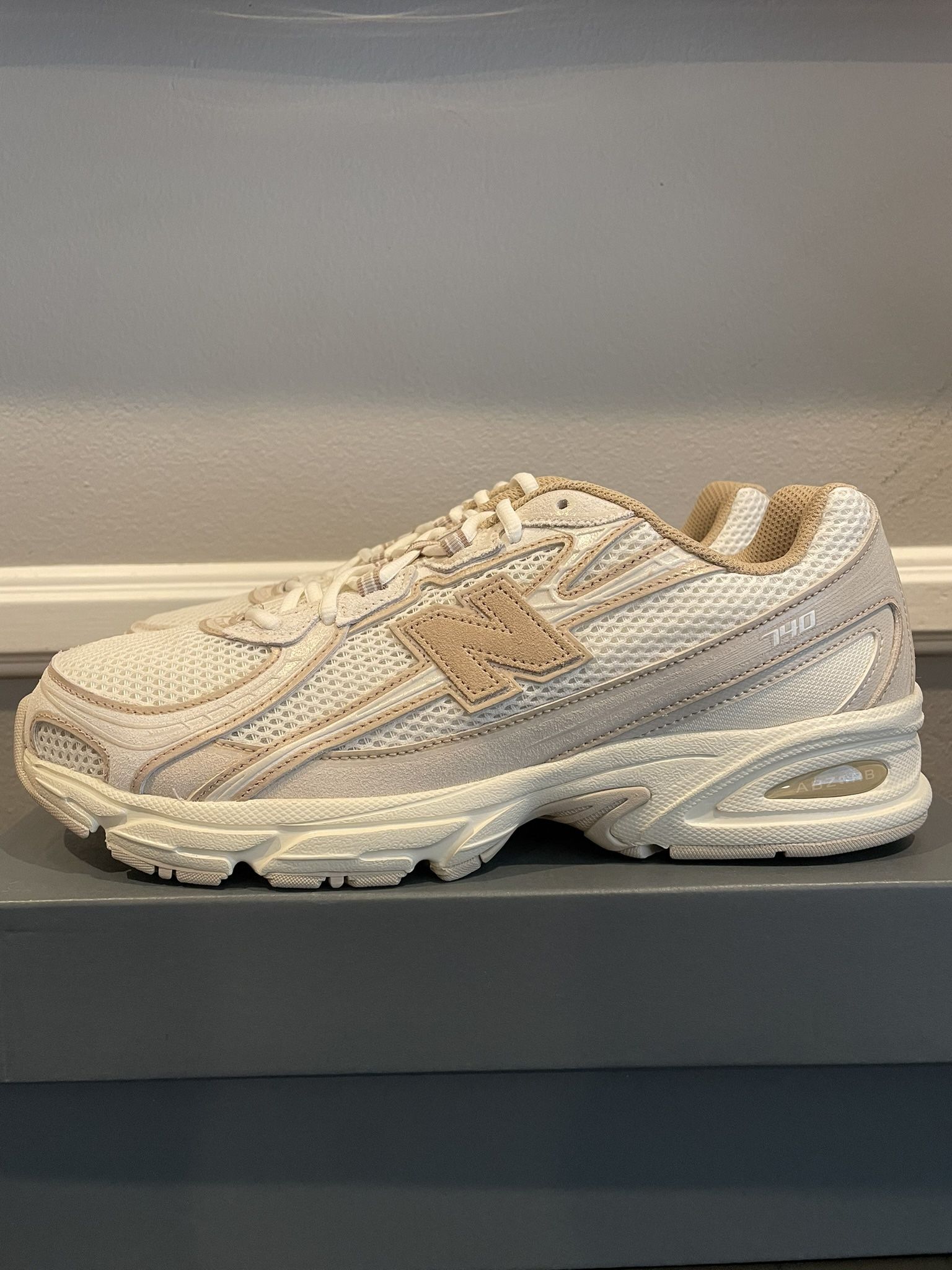 New Balance 740