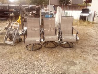 Set of 3 Outdoor Swivel Patio Chairs