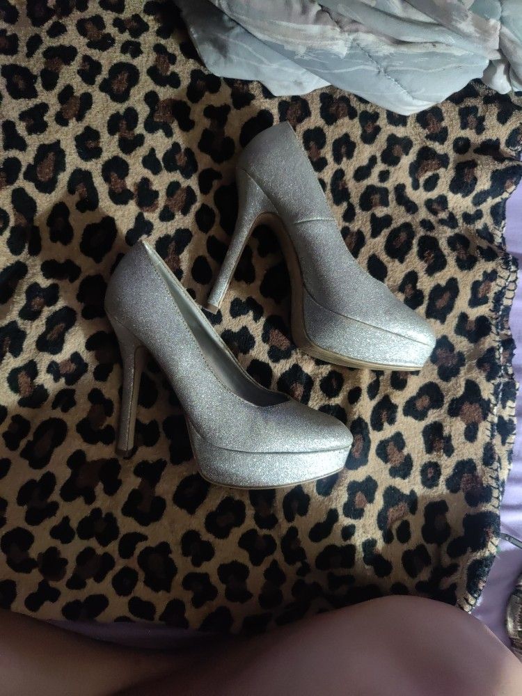 Sliver Sparkling Size 10, 3 1/2 In Heels